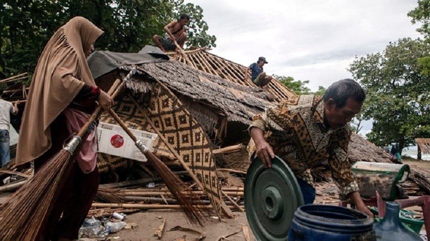 Iνδονησία: Μάχη με τον χρόνο για τον εντοπισμό επιζώντων μετά το φονικό τσουνάμι με τους 373 νεκρούς
