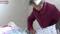 «Θαύμα» στην Κίνα: Η δύναμη της μητρικής αγάπης «ξύπνησε» τετραπληγικό μετά από 12 χρόνια σε κώμα