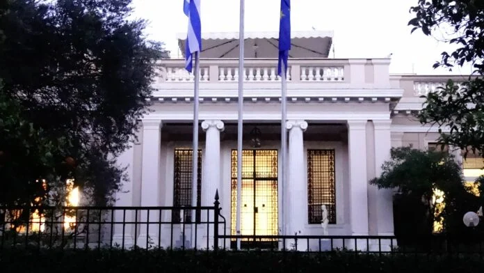 «Η Ελλάδα σε ολισθηρό δρόμο»: Καταπέλτης έκθεση για τη δημοκρατία στον κόσμο