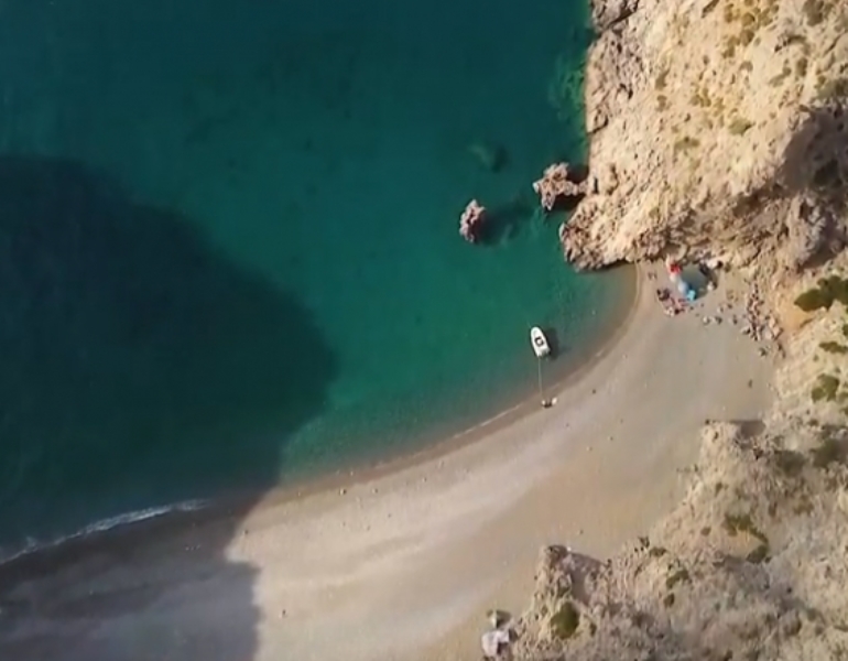 Στην παραλία του Αγιοφάραγγου (βίντεο)