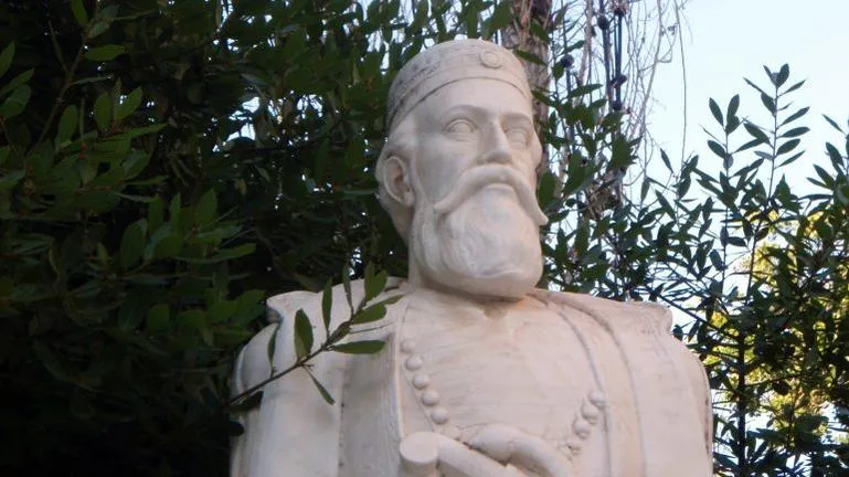 Ο θάνατος του Δασκαλογιάννη: “Εις την Πλατείαν των Τριών Καμαρών εκδέροντες αυτόν ζώντα…”