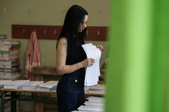 Ευρωεκλογές 2024: Πώς ψήφισαν οι νέοι 17-24 ετών και οι συνταξιούχοι