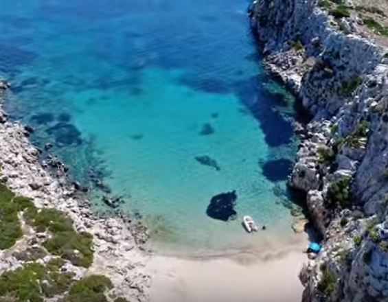 Το άγνωστο ελληνικό νησί σε σχήμα κροκόδειλου!