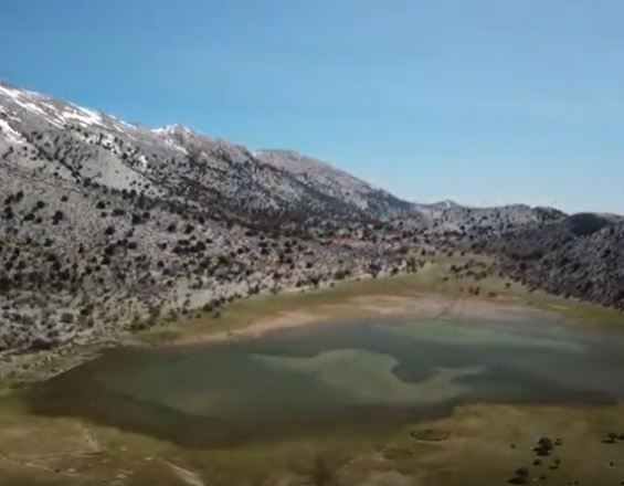 Μαγική η λίμνη του Ομαλού στη Βιάννο (βίντεο)