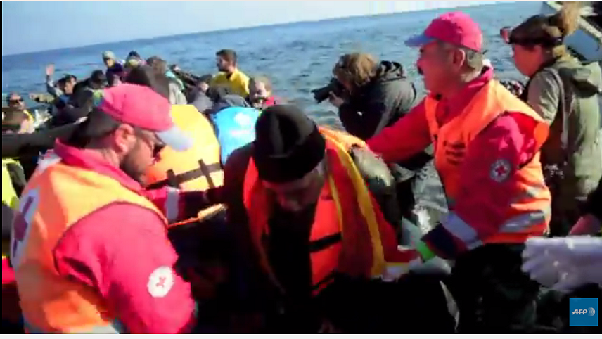 Άλλη μια βάρκα «φορτωμένη»  ελπίδα στις ακτές της Μυτιλήνης (Βίντεο)