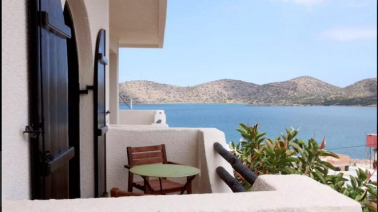 Σπάει όλα τα ρεκόρ η Κρήτη και στο Airbnb - Διαθέσιμα 10.000 σπίτια !